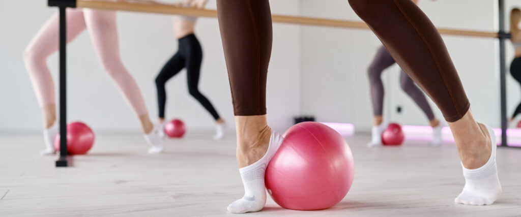 ejercicios de barré para tonificar piernas y mejorar equilibrio